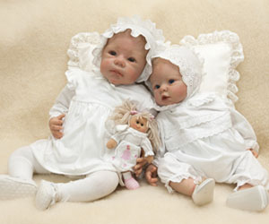 Одежда для новорожденного Lorita для крещения новорожденного из легкого трикотажа с серебристой нитью: комбинезон, платье-распашонка, чепчик
